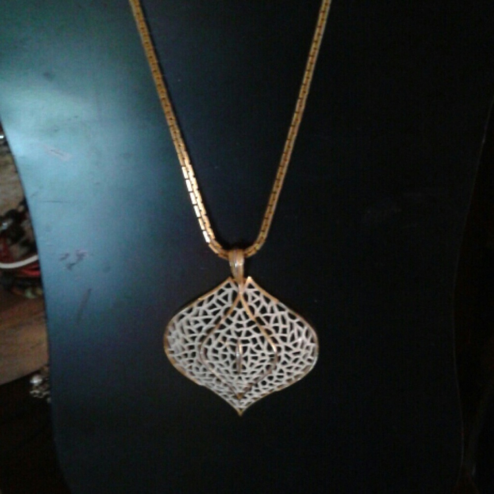 Vintage gold/white enamel pendant vintage chain
